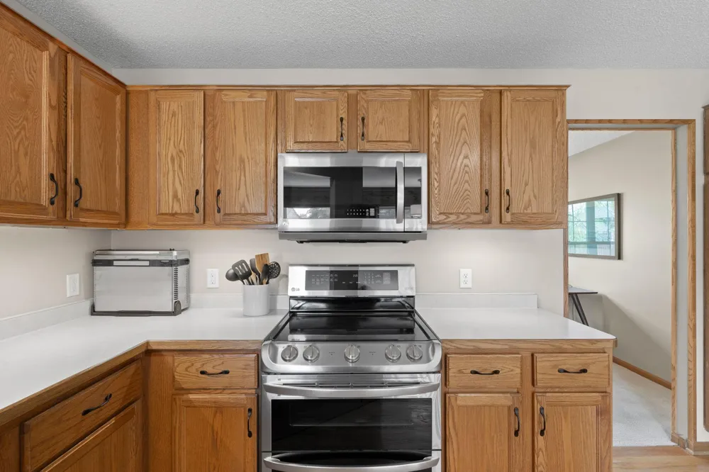 8018 Greenbriar Lane Woodbury, MN 55125