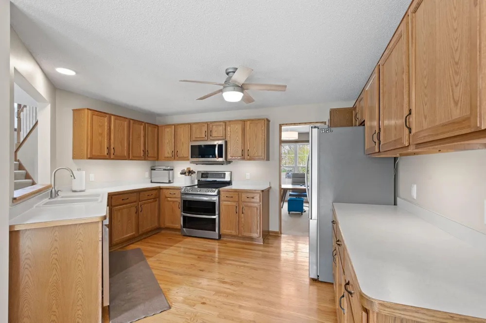 8018 Greenbriar Lane Woodbury, MN 55125