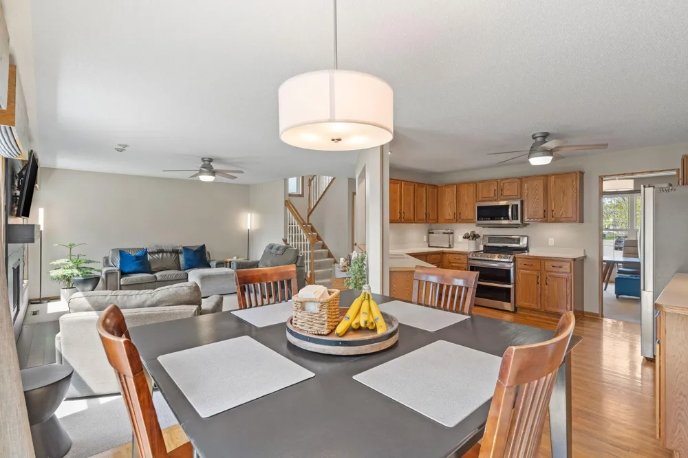 8018 Greenbriar Lane Woodbury, MN 55125