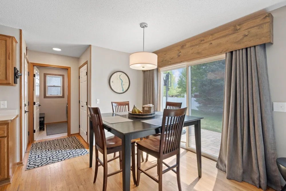 8018 Greenbriar Lane Woodbury, MN 55125