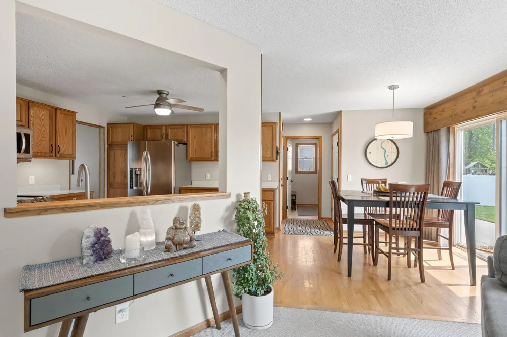 8018 Greenbriar Lane Woodbury, MN 55125