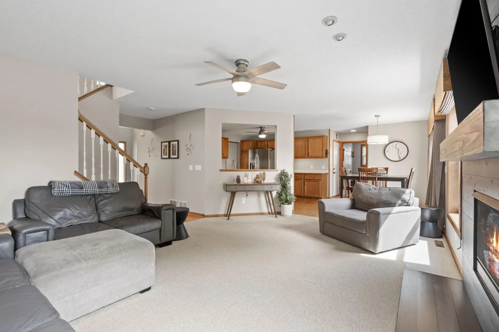 8018 Greenbriar Lane Woodbury, MN 55125