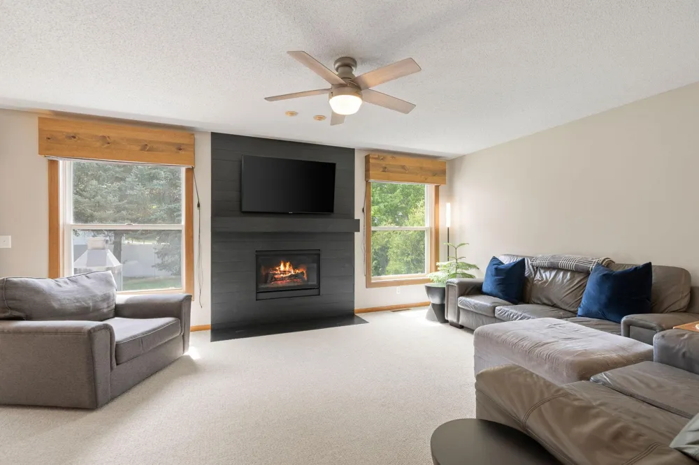 8018 Greenbriar Lane Woodbury, MN 55125