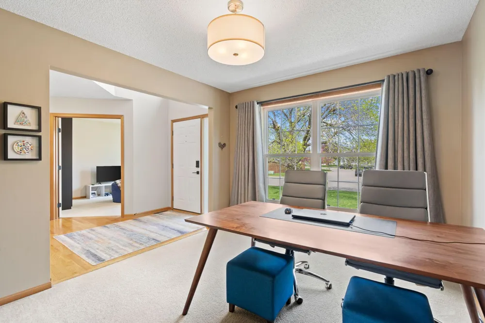 8018 Greenbriar Lane Woodbury, MN 55125