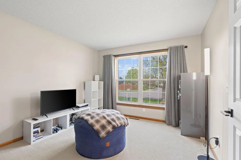 8018 Greenbriar Lane Woodbury, MN 55125