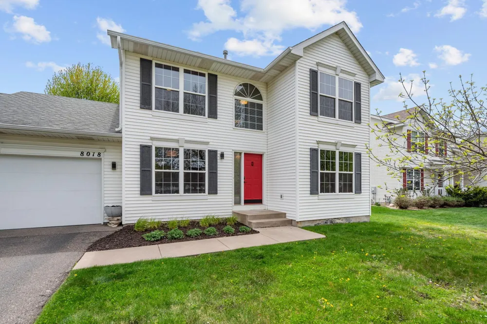 8018 Greenbriar Lane Woodbury, MN 55125