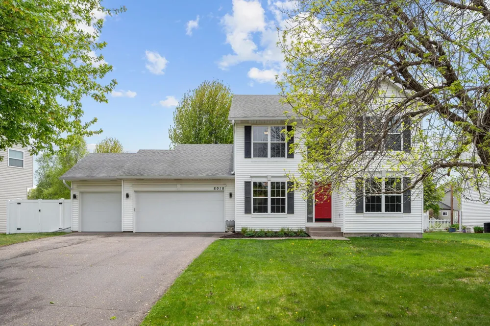 8018 Greenbriar Lane Woodbury, MN 55125