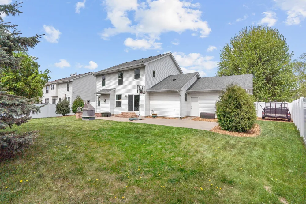 8018 Greenbriar Lane Woodbury, MN 55125