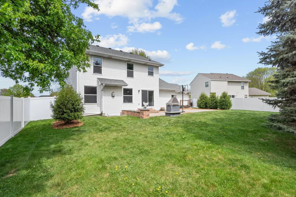 8018 Greenbriar Lane Woodbury, MN 55125