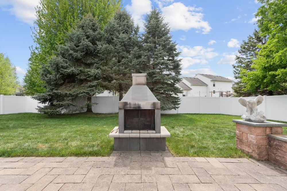8018 Greenbriar Lane Woodbury, MN 55125