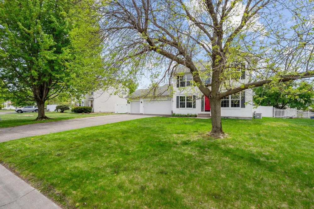 8018 Greenbriar Lane Woodbury, MN 55125