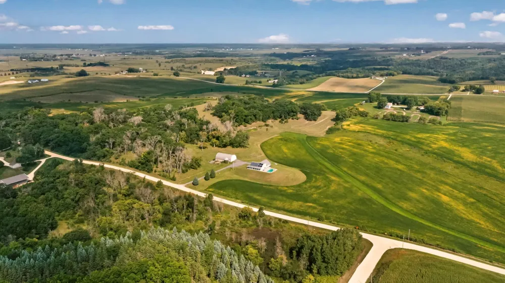 4459 130th Street NW Mazeppa, MN 55956