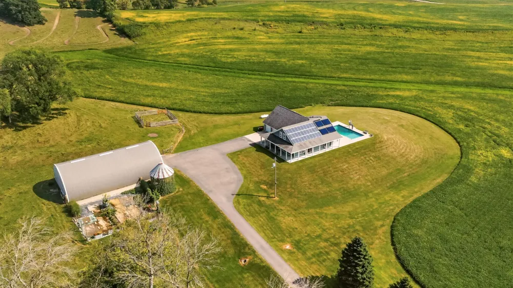 4459 130th Street NW Mazeppa, MN 55956