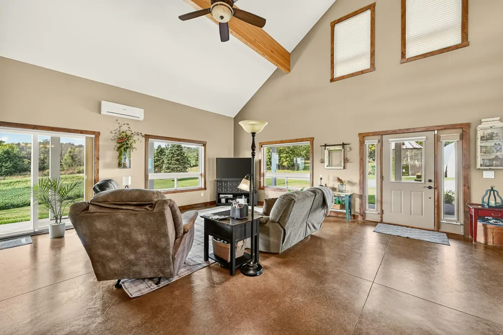 4459 130th Street NW Mazeppa, MN 55956