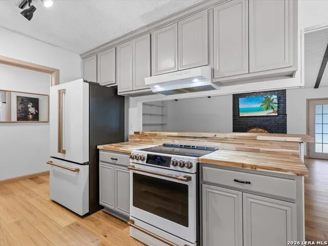 102 Mossridge Universal City, TX 78148
