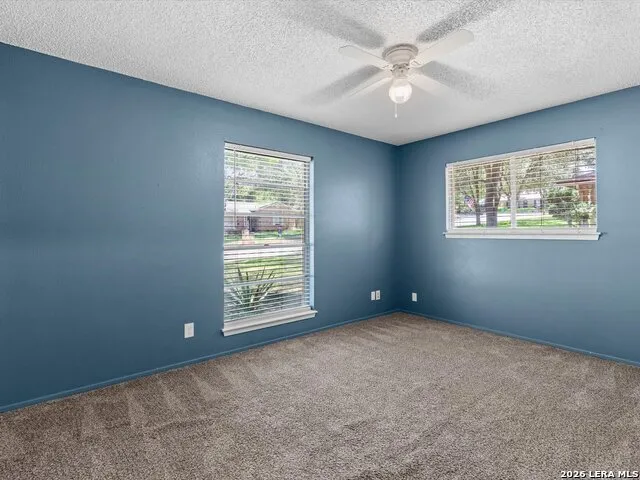 102 Mossridge Universal City, TX 78148