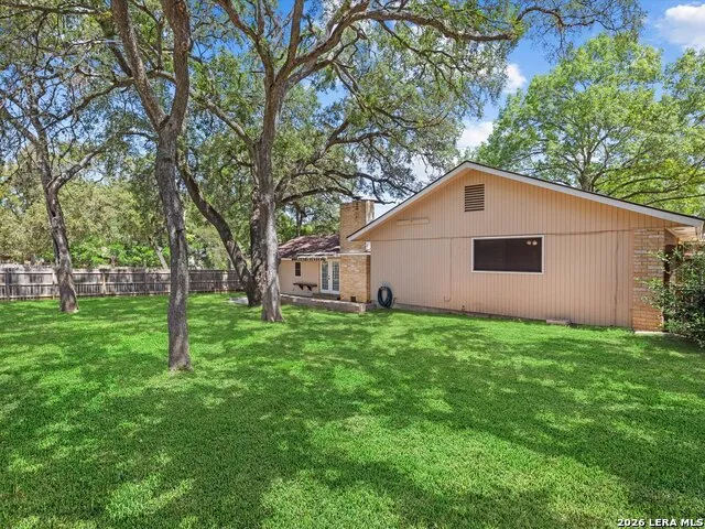 102 Mossridge Universal City, TX 78148