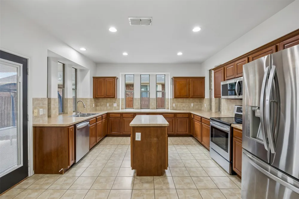 1121 Ponderosa Drive Aubrey, TX 76227