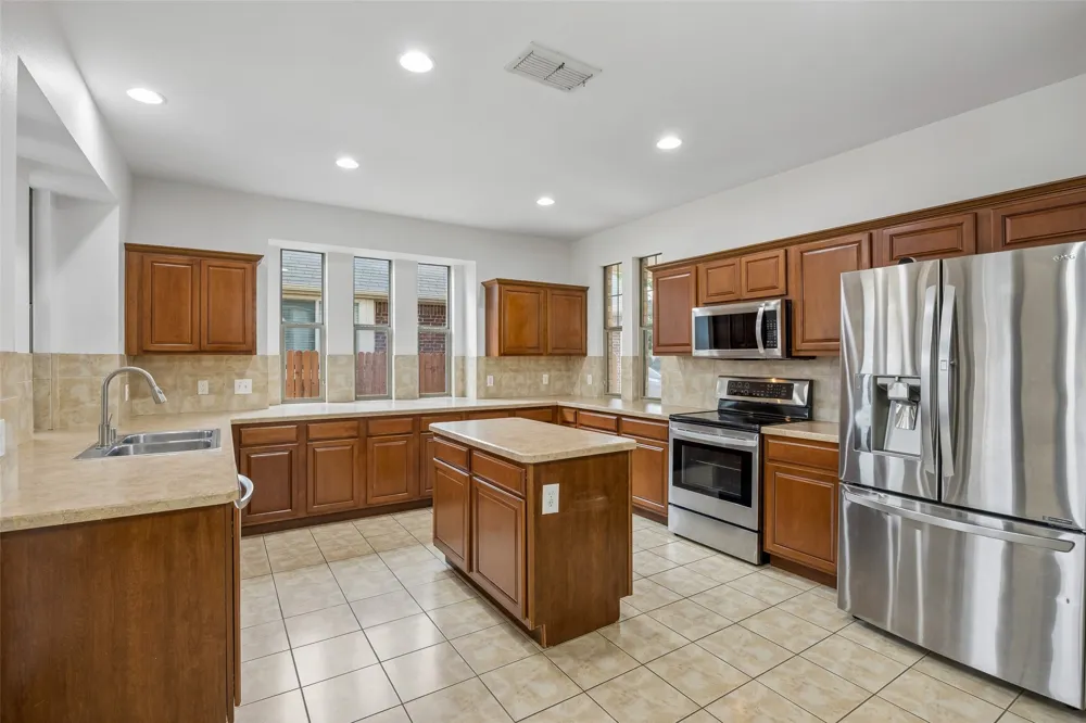 1121 Ponderosa Drive Aubrey, TX 76227