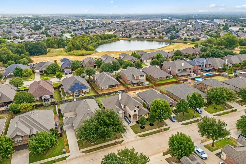 1121 Ponderosa Drive Aubrey, TX 76227