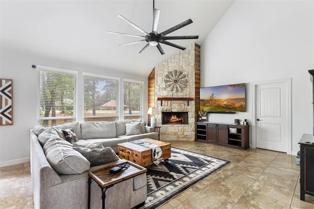 1922 Shark Court Crosby, TX 77532