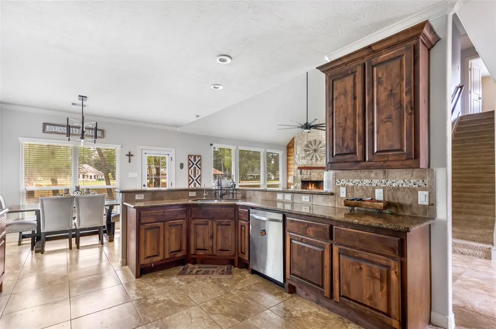 1922 Shark Court Crosby, TX 77532