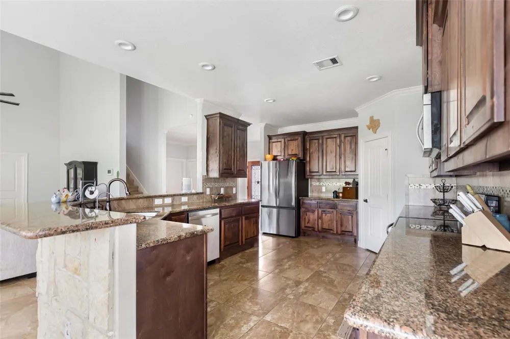 1922 Shark Court Crosby, TX 77532