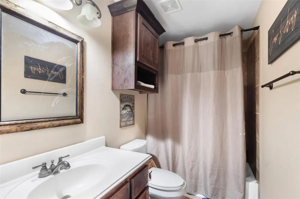 1922 Shark Court Crosby, TX 77532