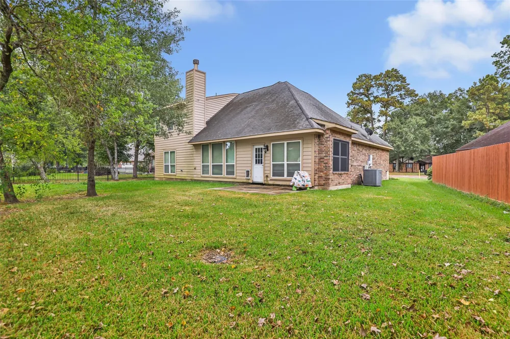1922 Shark Court Crosby, TX 77532