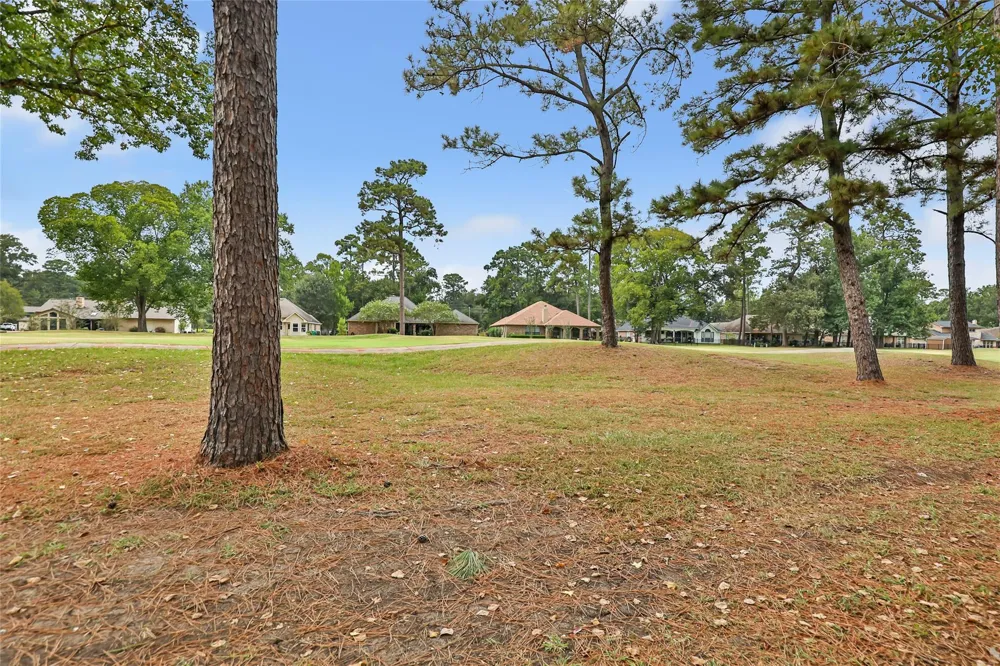 1922 Shark Court Crosby, TX 77532
