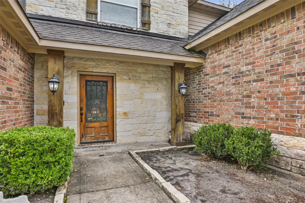 1922 Shark Court Crosby, TX 77532