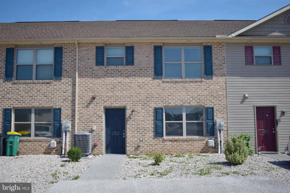 182 DELANO DRIVE Chambersburg, PA 17201