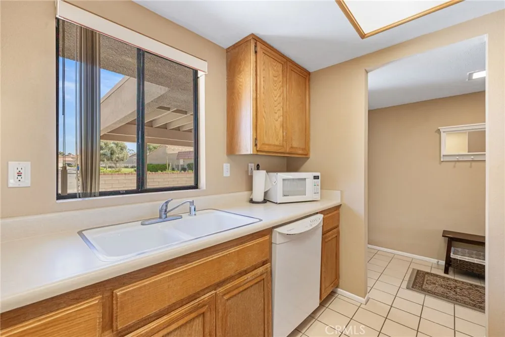 41631 Resorter Palm Desert, CA 92211
