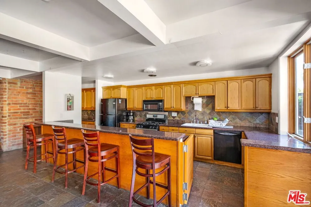 6375 Green Valley Circle #206 Culver City, CA 90230