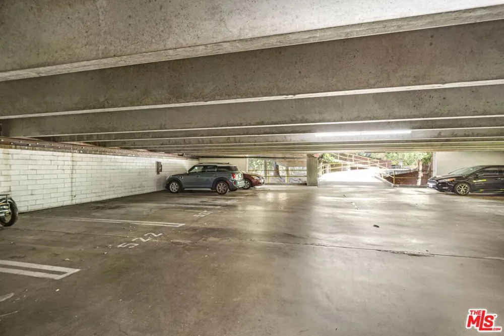 6375 Green Valley Circle #206 Culver City, CA 90230