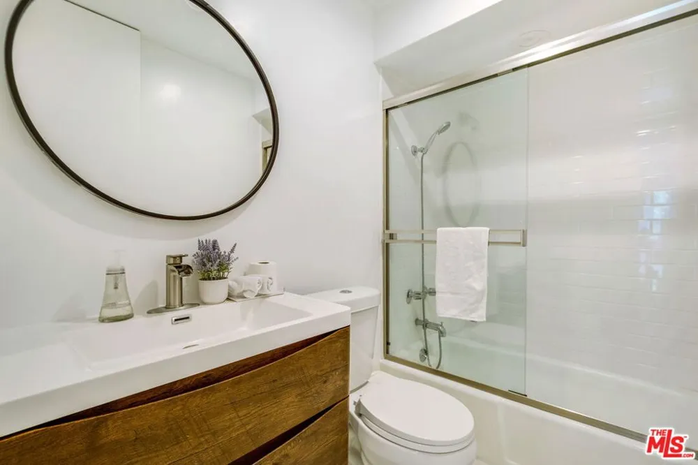 6375 Green Valley Circle #206 Culver City, CA 90230