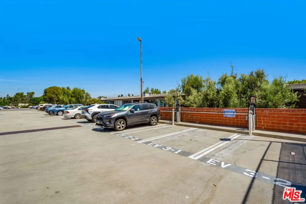 6375 Green Valley Circle #206 Culver City, CA 90230