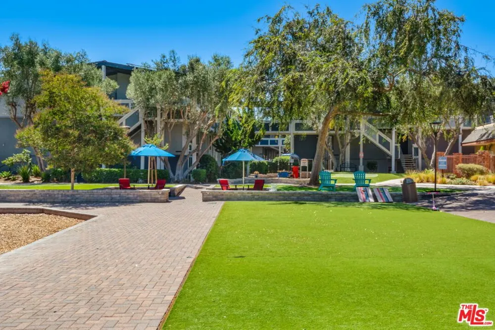 6375 Green Valley Circle #206 Culver City, CA 90230