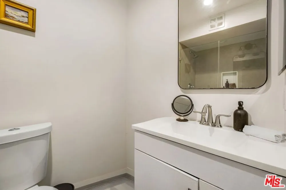 6375 Green Valley Circle #206 Culver City, CA 90230