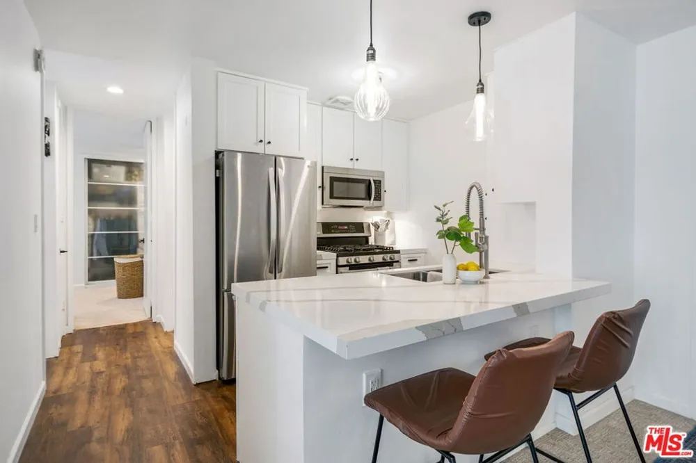 6375 Green Valley Circle #206 Culver City, CA 90230