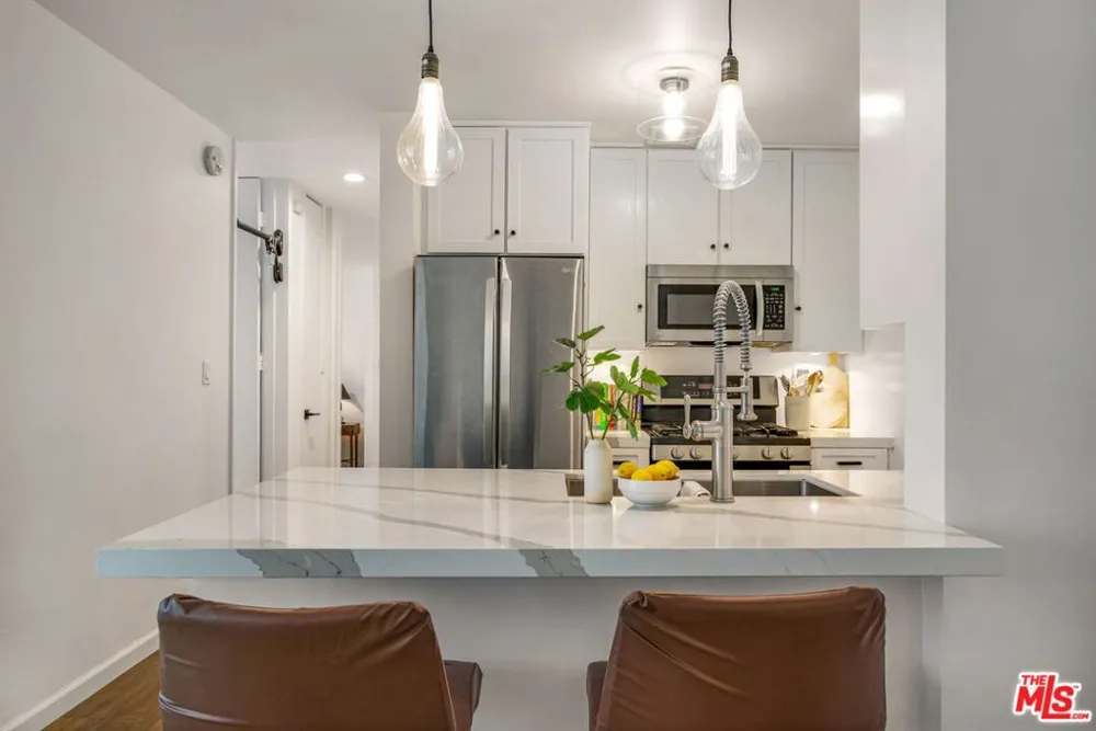 6375 Green Valley Circle #206 Culver City, CA 90230