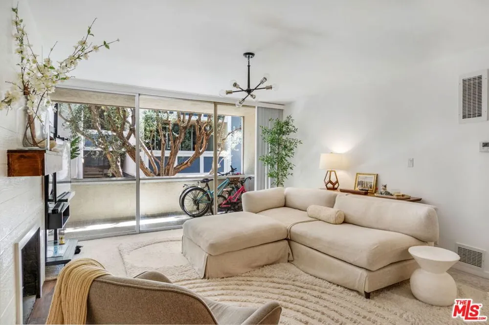 6375 Green Valley Circle #206 Culver City, CA 90230