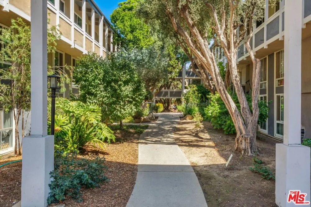 6375 Green Valley Circle #206 Culver City, CA 90230