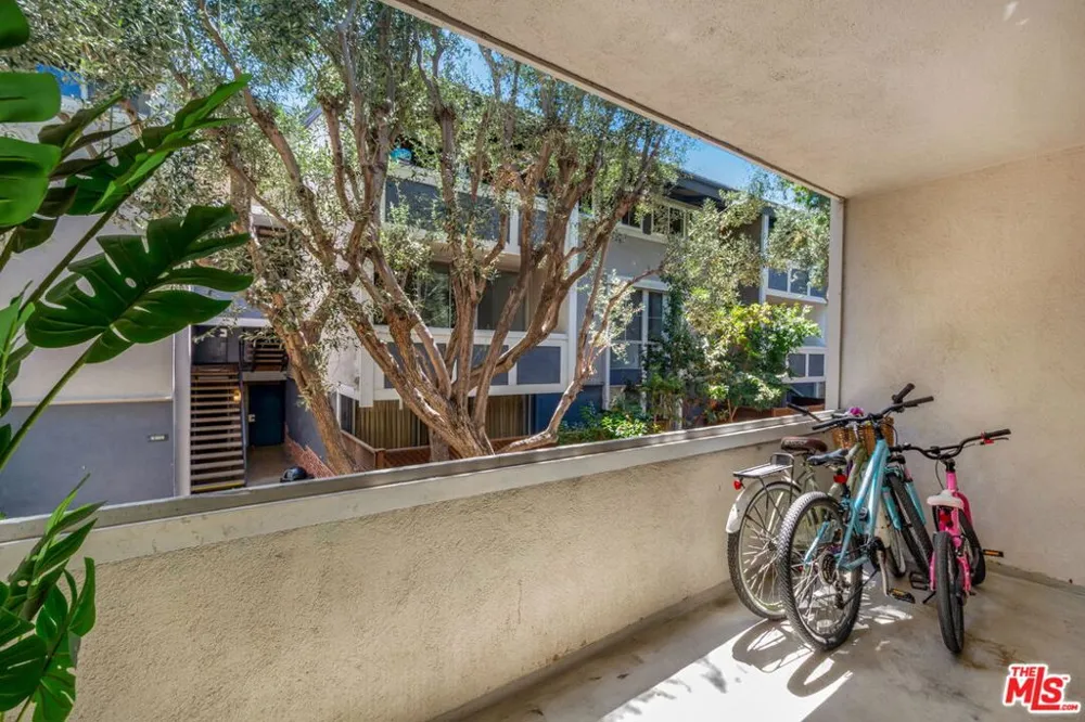 6375 Green Valley Circle #206 Culver City, CA 90230