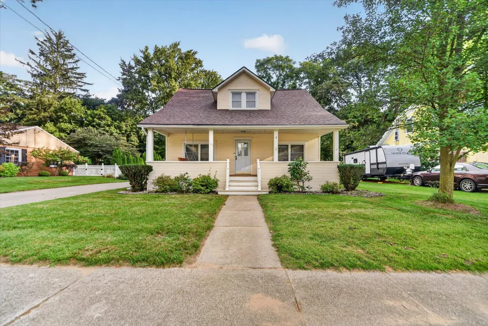 320 W Elizabeth Street Stockbridge, MI 49285