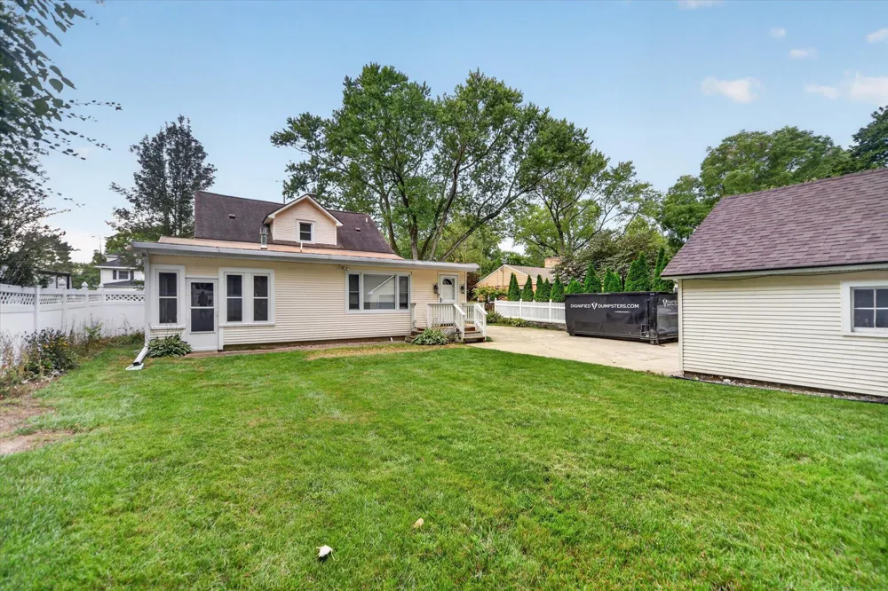 320 W Elizabeth Street Stockbridge, MI 49285