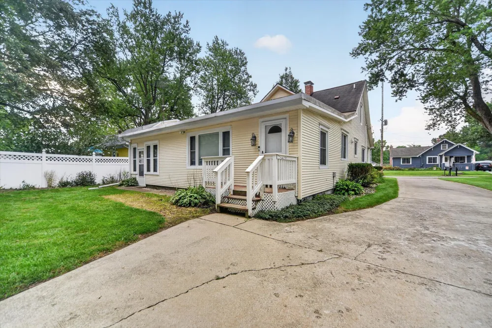 320 W Elizabeth Street Stockbridge, MI 49285