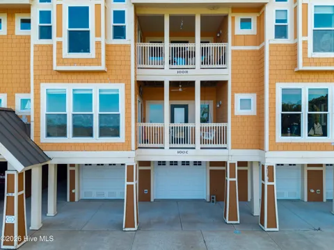 100 Mercedes Court #C