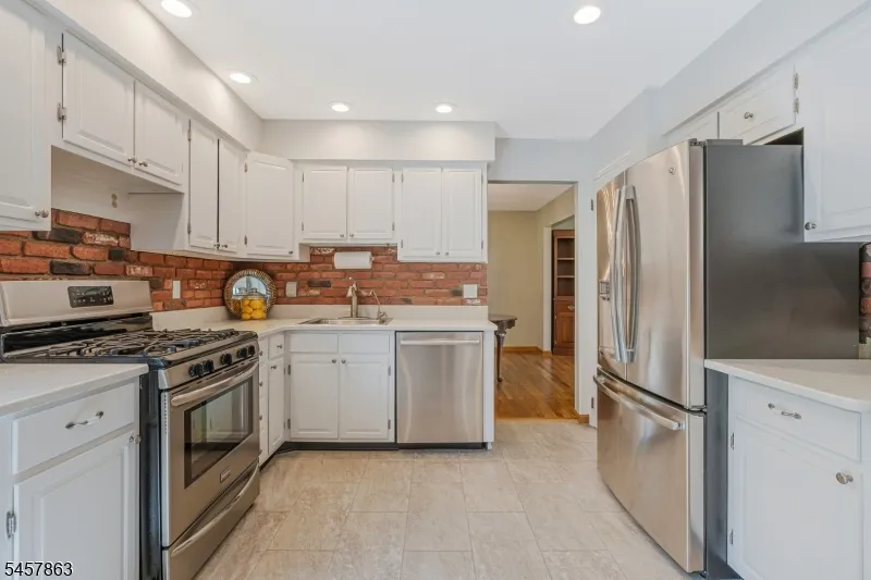 258 Dutch Farm Rd Bridgewater, NJ 08807