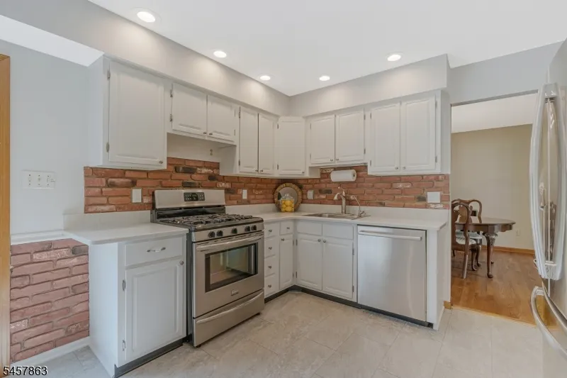 258 Dutch Farm Rd Bridgewater, NJ 08807